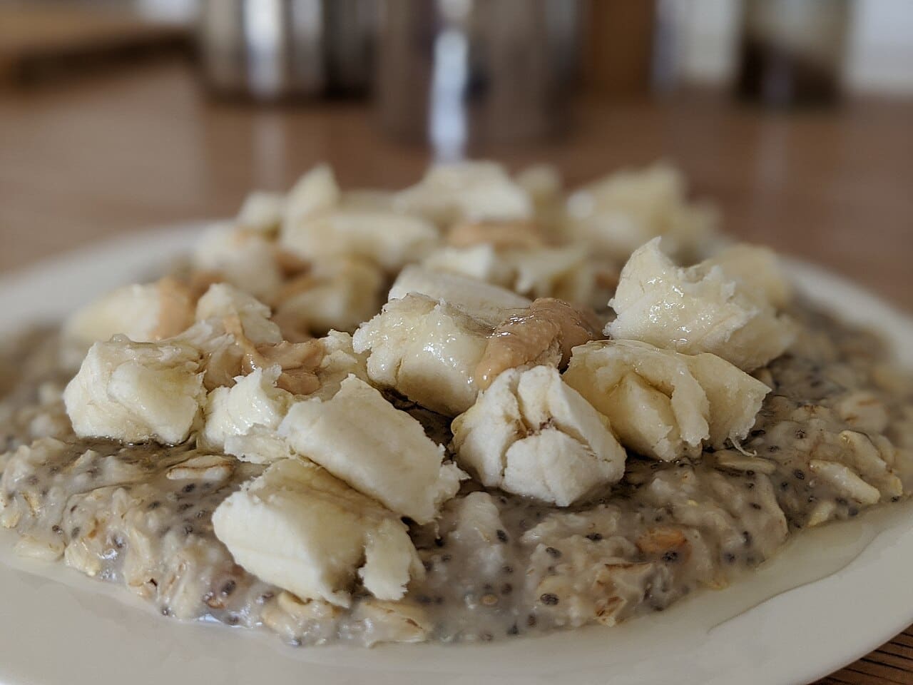 اوتمیل با موز و گردو