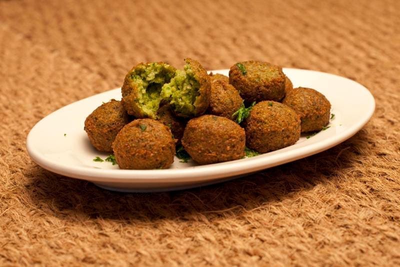فلافل با سس طحینه