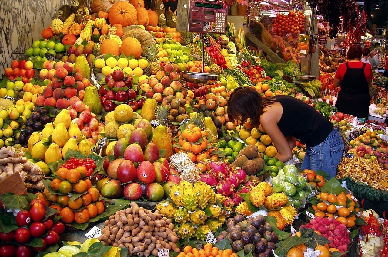 غرفهٔ میوه در بازار