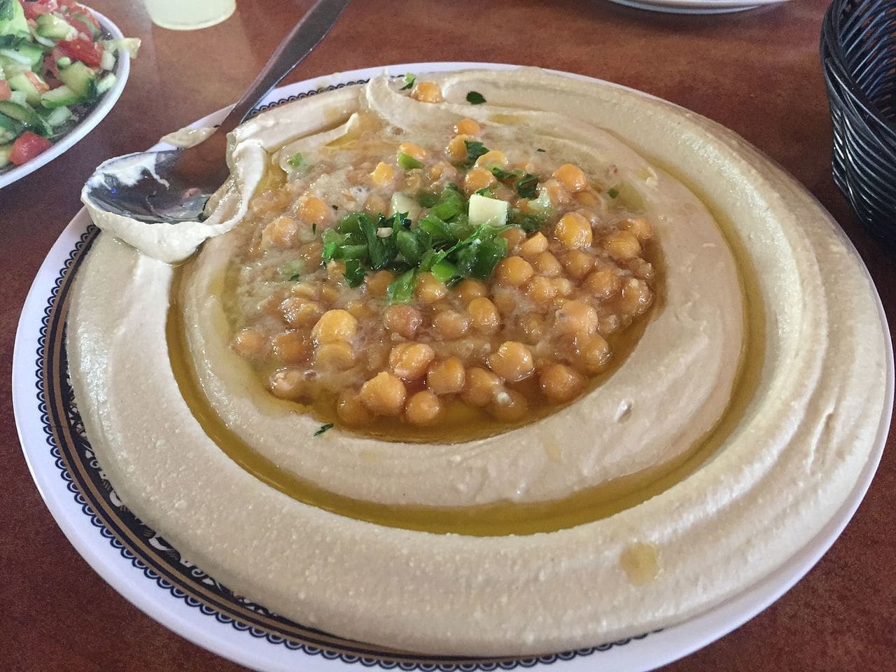 هوموس کلاسیک با طحینه